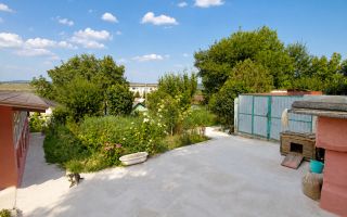 Strășeni.  Apartament la sol cu 3 dormitoare + living, teren și garaj. - Poză 5