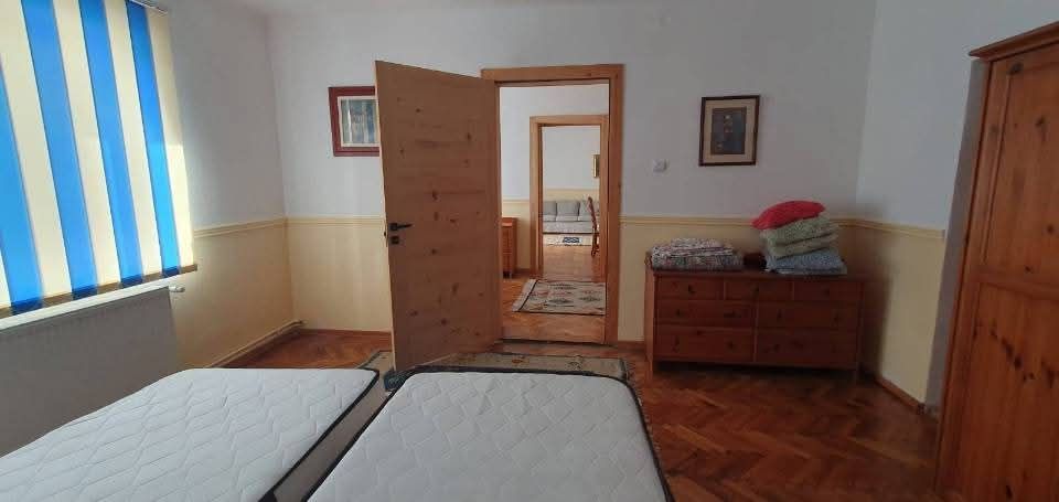 Casa cu suprafata de 140mp si teren 542mp,centrul localitatii Cristian - Poză 3