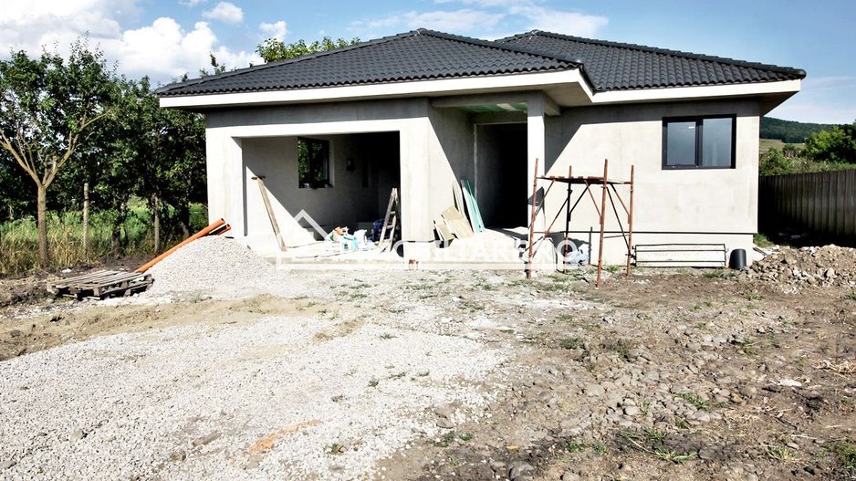 Casa 5 camere pe 1 nivel cu garaj si gard 176mp,1400mp teren - Poză 11