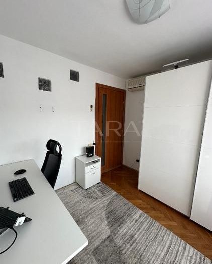 Apartament cu 3 camere, mobilat modern, 2 balcoane și parcare. - Poză 10