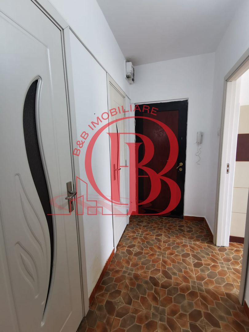 3 camere decomandat la 2 minute de metrou 1 Decembrie 1918 Ozana Titan - Poză 2