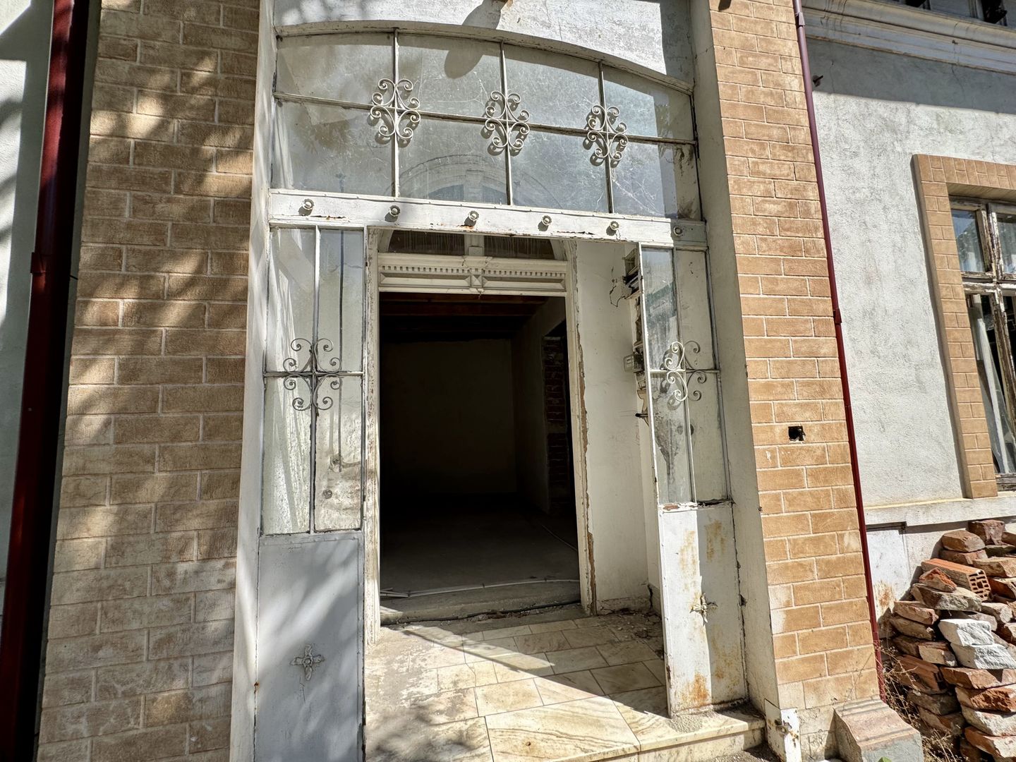 OPORTUNITATE RARA - imobil central, multifunctional, curte PROPRIE - Poză 8