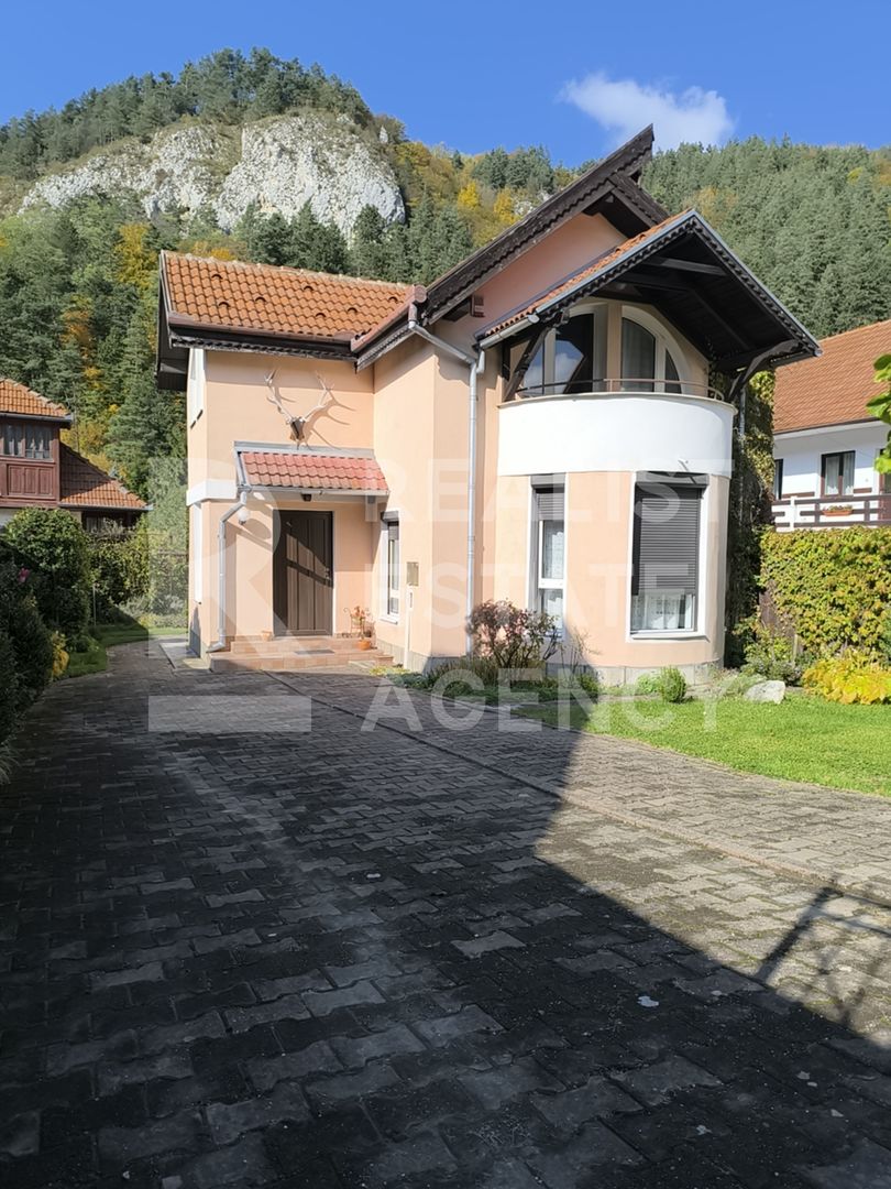 Casă de vânzare în Bran – la 1,5 km de Castelul Bran - Poză 1