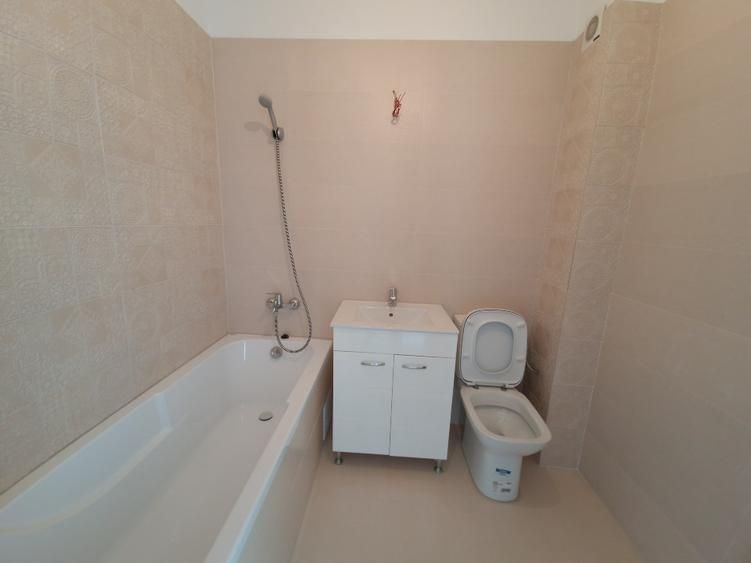Vând apartament cu 2 camere, decomandat nou  + loc de parcare, situat in complex - Poză 9