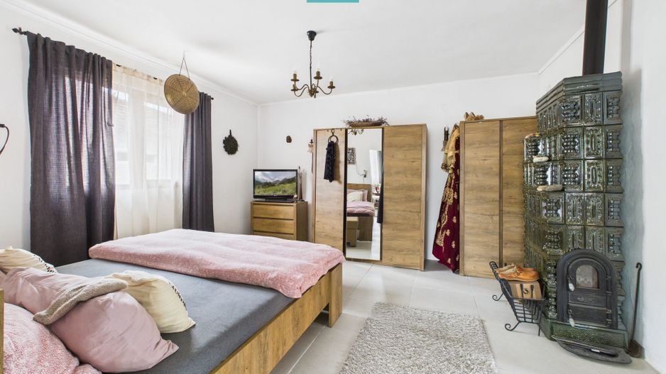 Casă renovată în localitatea Comănești, Arad - Poză 7