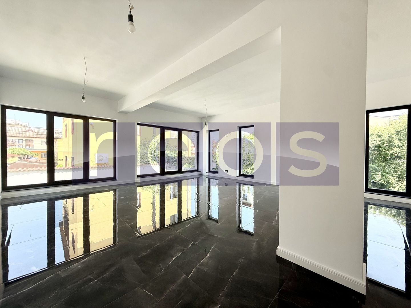 VÂNZARE VILĂ | ZONA OZANA | 5 CAMERE | ÎNCĂLZIRE ÎN PARDOSEALĂ - Poză 1