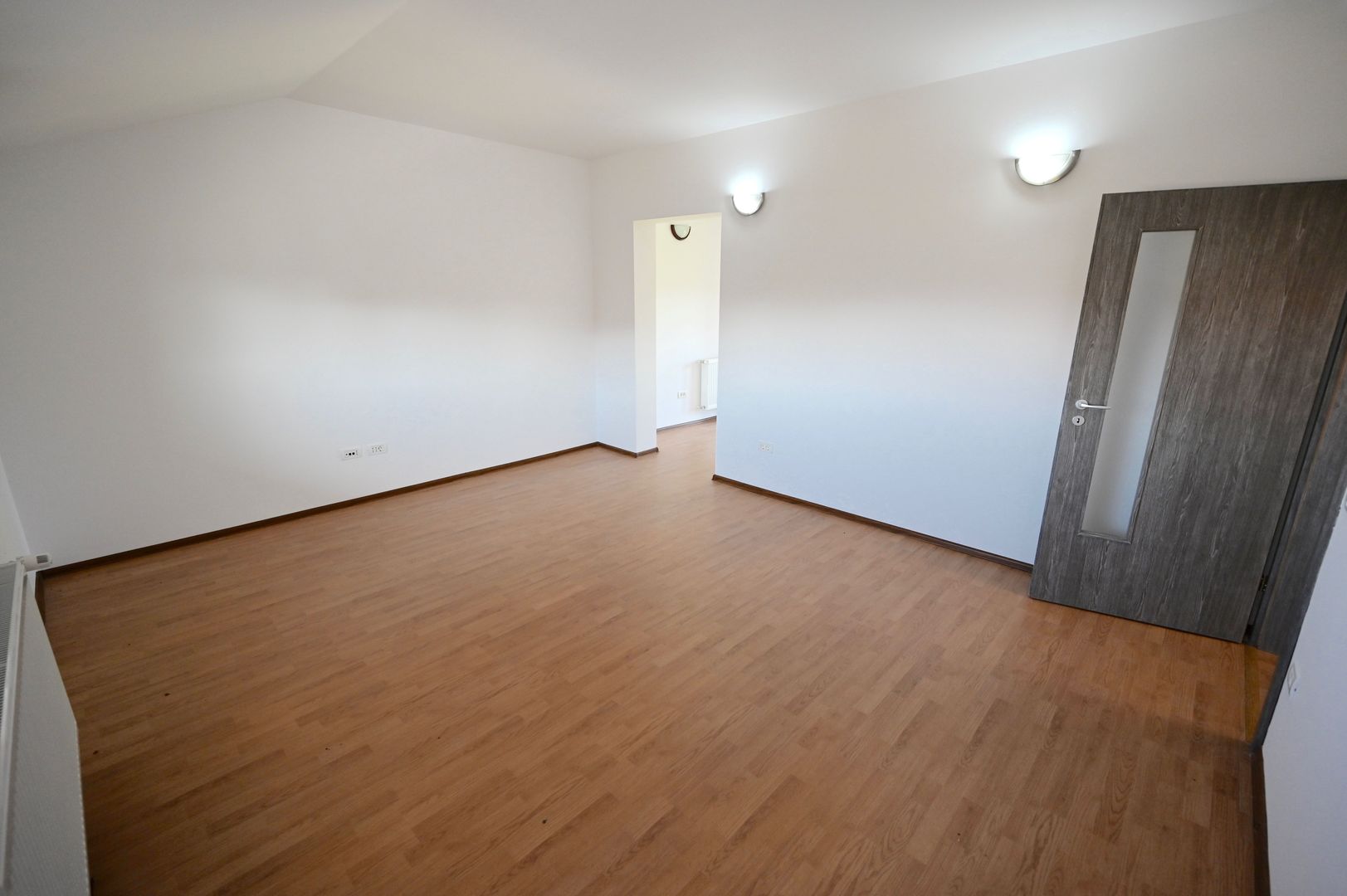 Casă / Vilă cu 4 camere de închiriat în zona Aradului - Poză 5