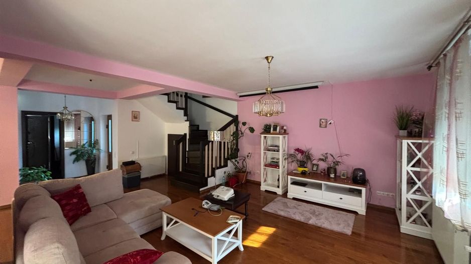 Vila deosebita aproape de padure - Poză 5