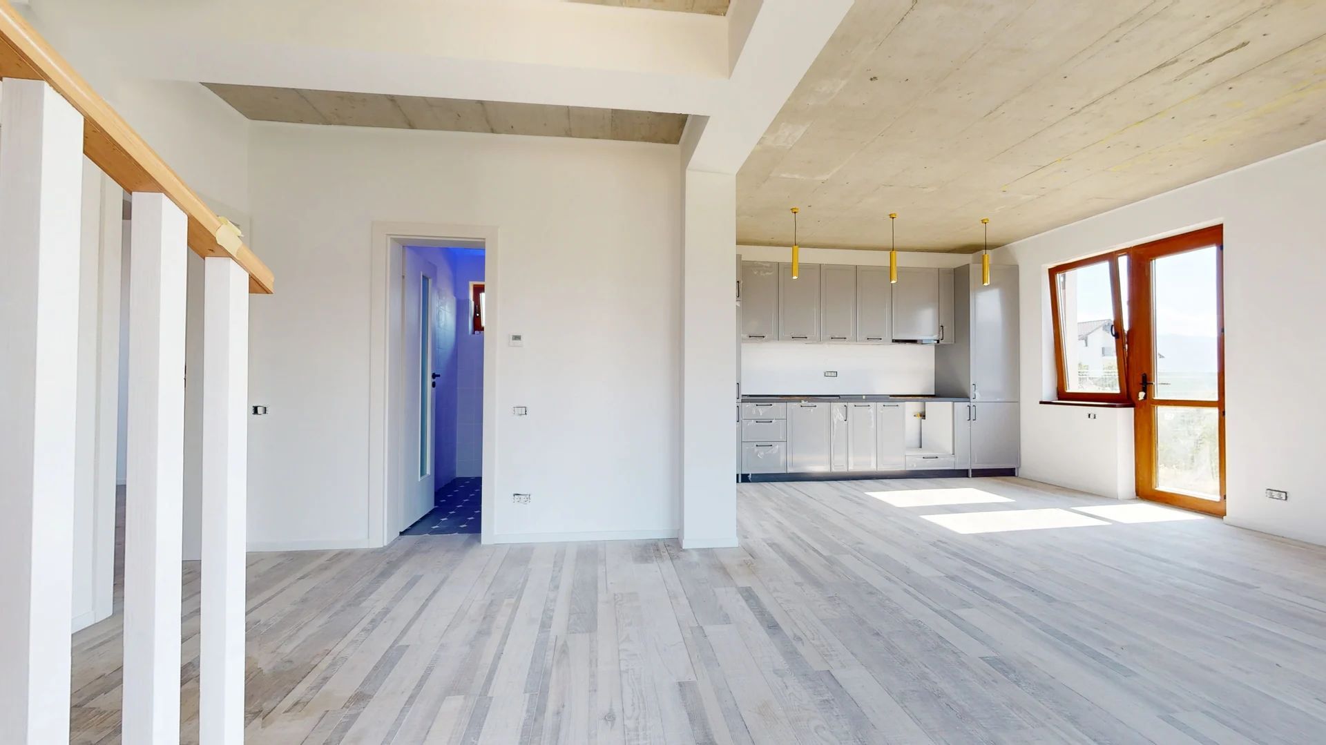 Vila cu arhitectura deosebita in Izvor-Tarlungeni - Poză 2