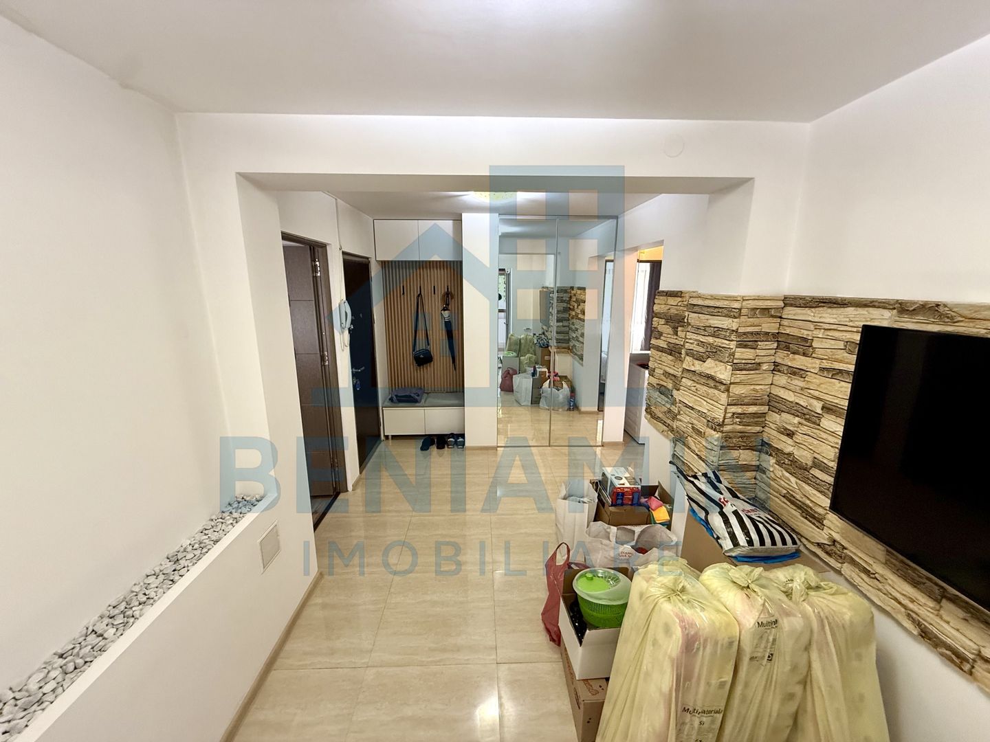2 decomandate - etaj 1 - 52mp - 1980 - renovat - Craiovita sc 33 - Poză 4