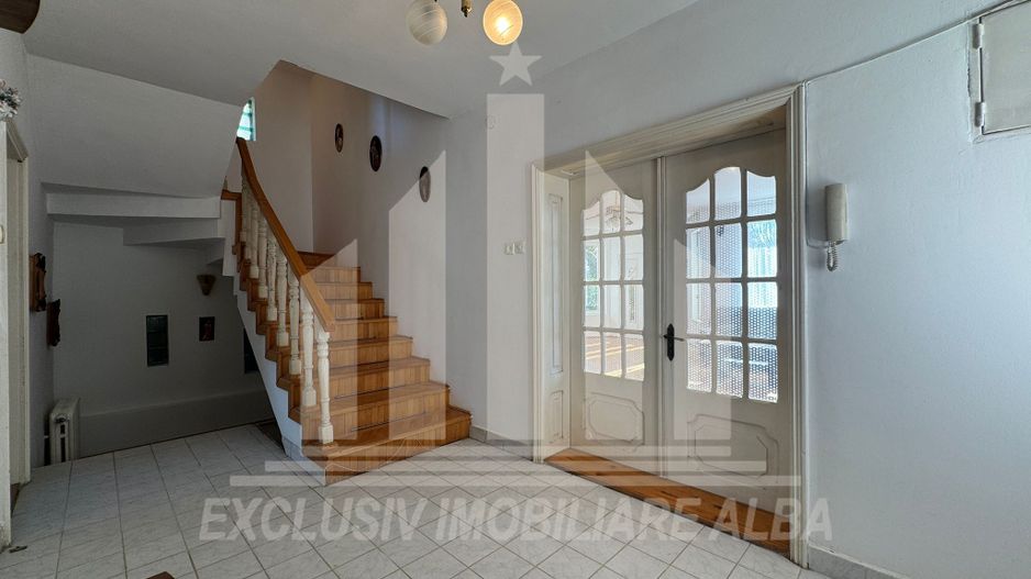 Casa individuala | Pensiune | 320 mp | 750 mp teren | Cetate - Poză 3