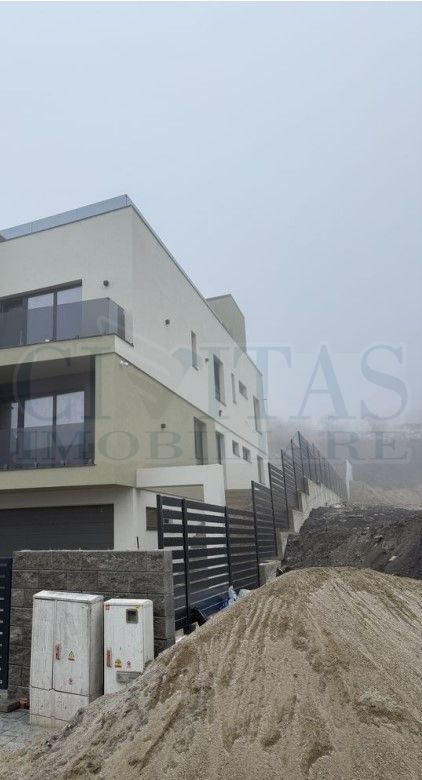 Unitate duplex Cartierul Tineretului, zona Voronet. - Poză 1