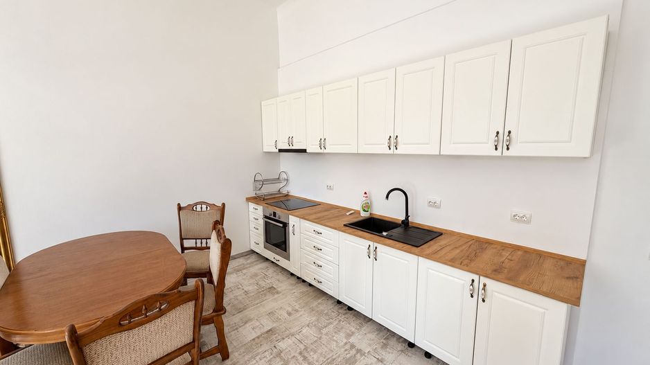 Apartament cu 3 camere și curte privată | Parcul central | Parcare - Poză 4