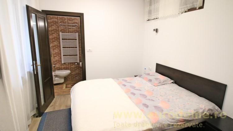 P-ta Sfatului, Republicii, pe strada pietonala - Poză 11