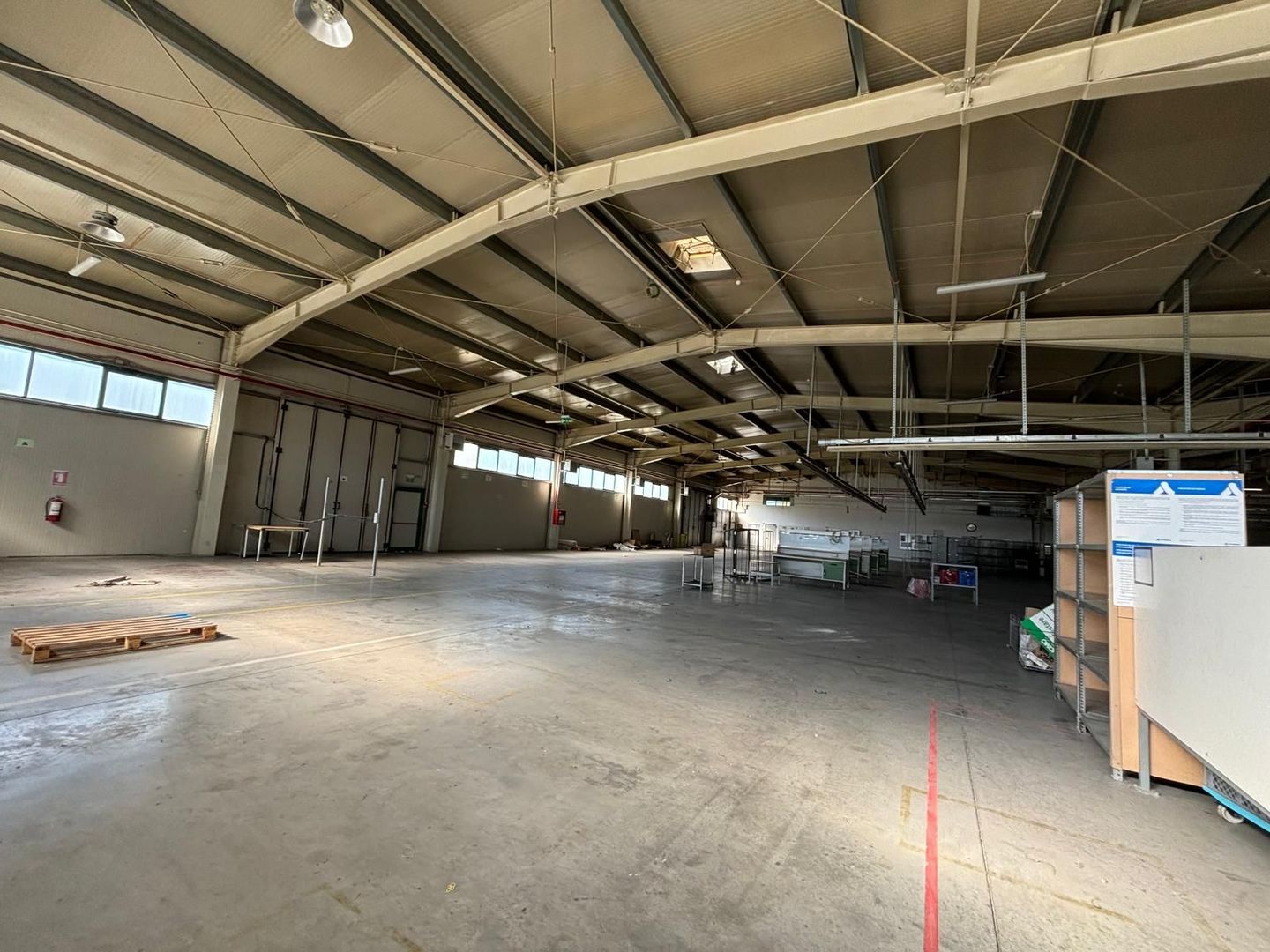 Hala 5000 mp dotata pentru productie si depozitare ISU categoria D - Poză 13