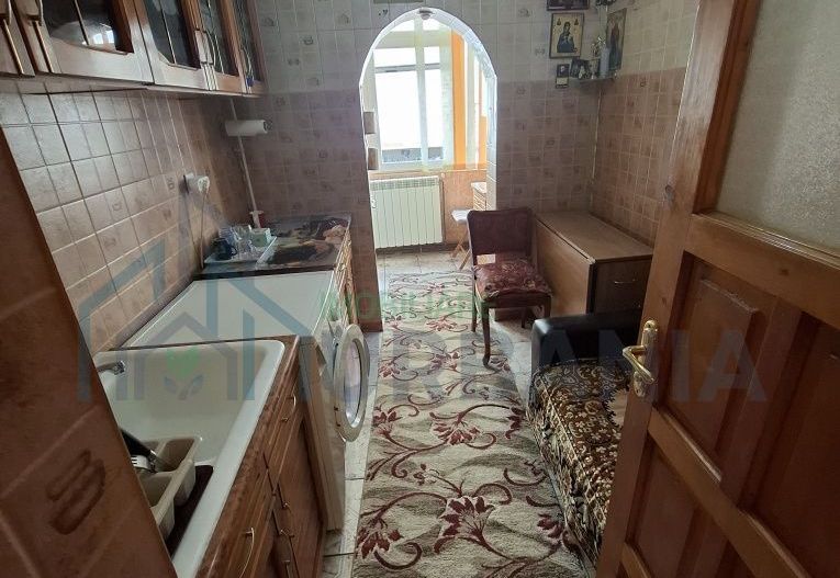 Apartament cu 2 cam D Dacia peste stradă de Biserică - Poză 7