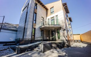 Vânzare spațiu comercial  Centru de 451,6 mp, amplasat pe teren privat - Poză 1