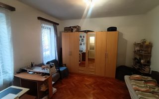 De vanzare! Apartament spatios la curte, zona centrala - Poză 3