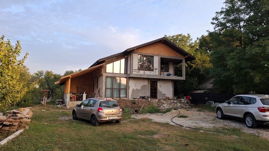 Casă individuala in  Dascalu. - Poză 1