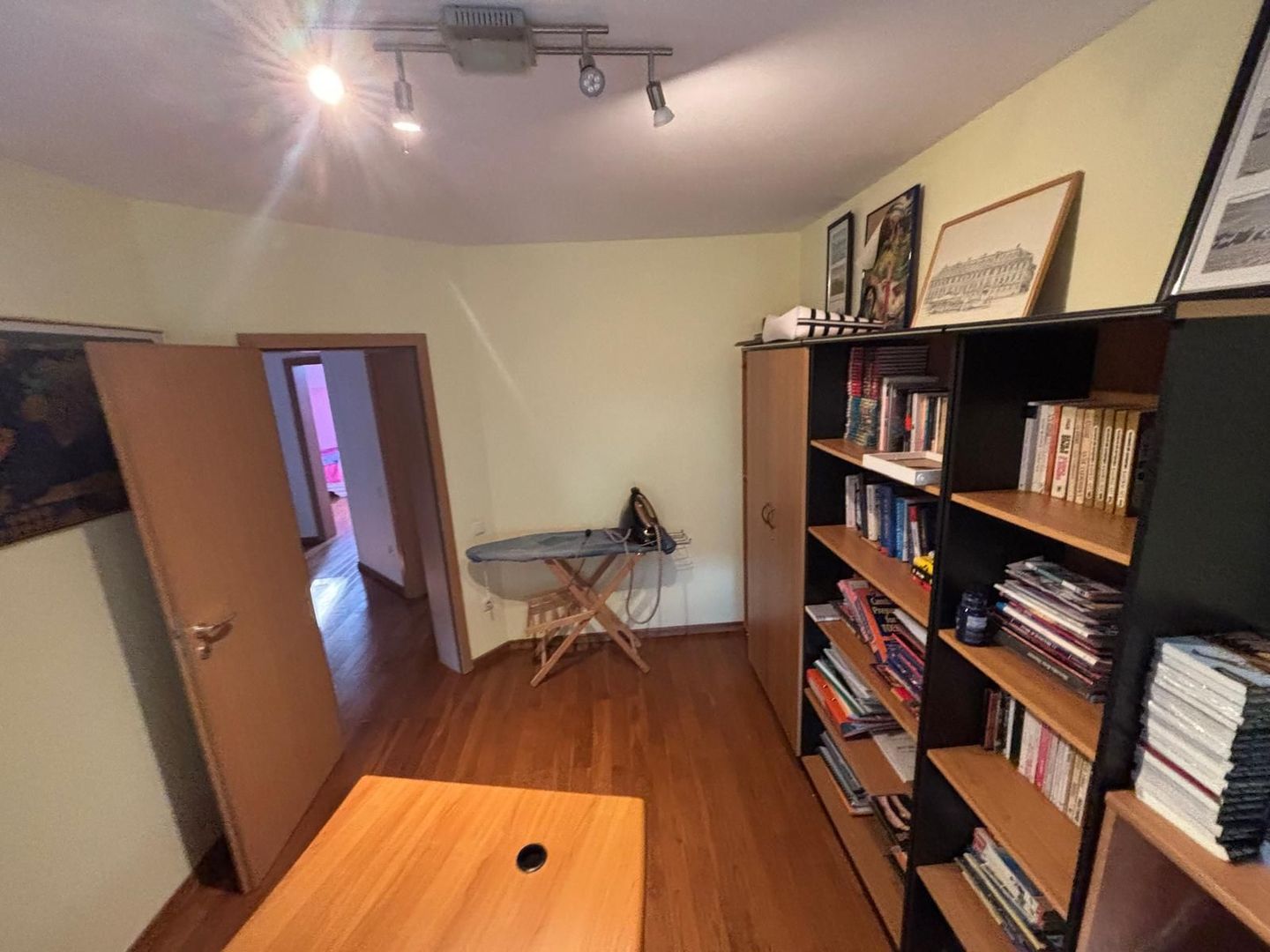 Vila deosebita aproape de padure - Poză 32