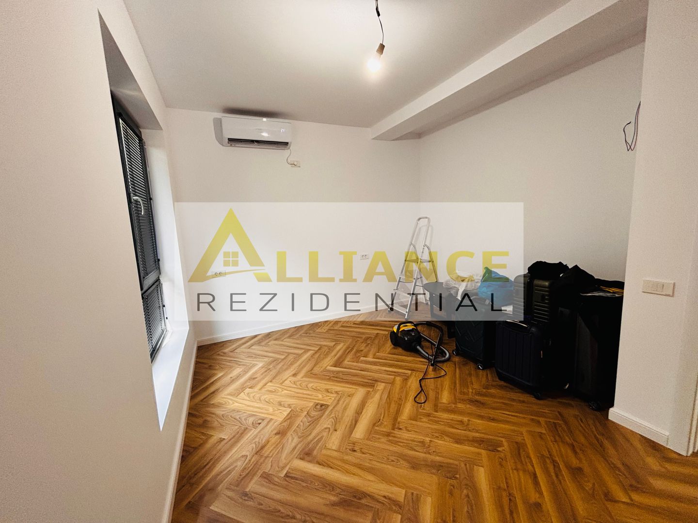 Casa  individuala cu piscina incalzita  5 camere 120 mp utili 280 - Poză 13