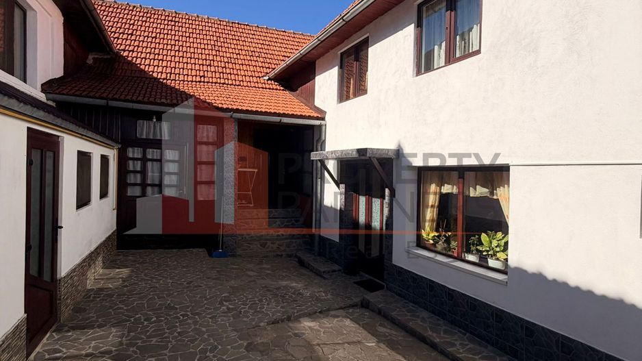Casă tradițională cu 1800 mp teren  în Sohodol, Bran | Priveliște superba - Poză 7
