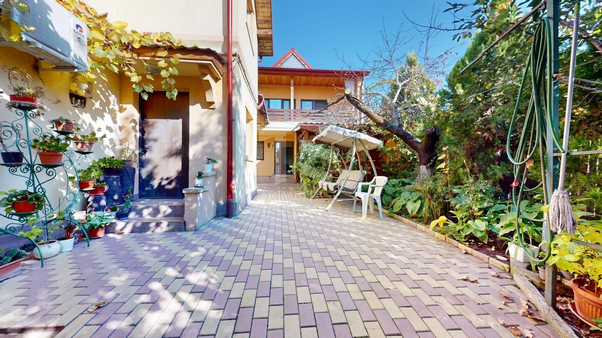 ANDRONACHE - Escalei | Casa individuala 9 camere | an 2014 | teren 260 - Poză 1