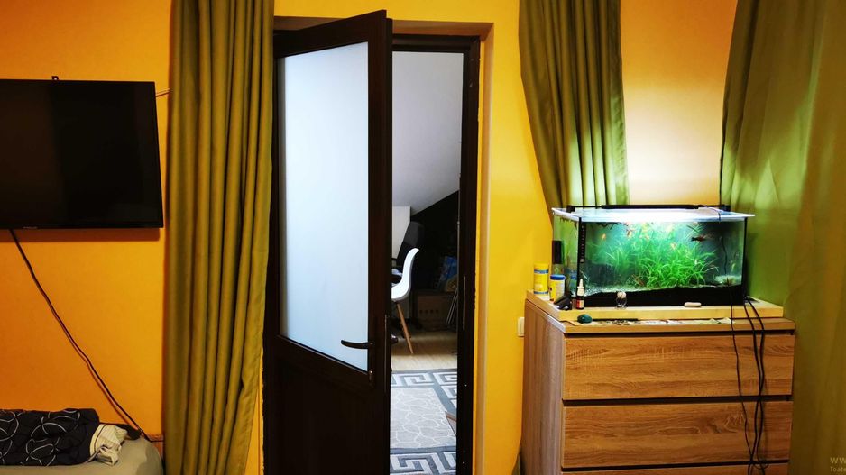 15 Noiembrie, apartament la mansardă - Poză 1