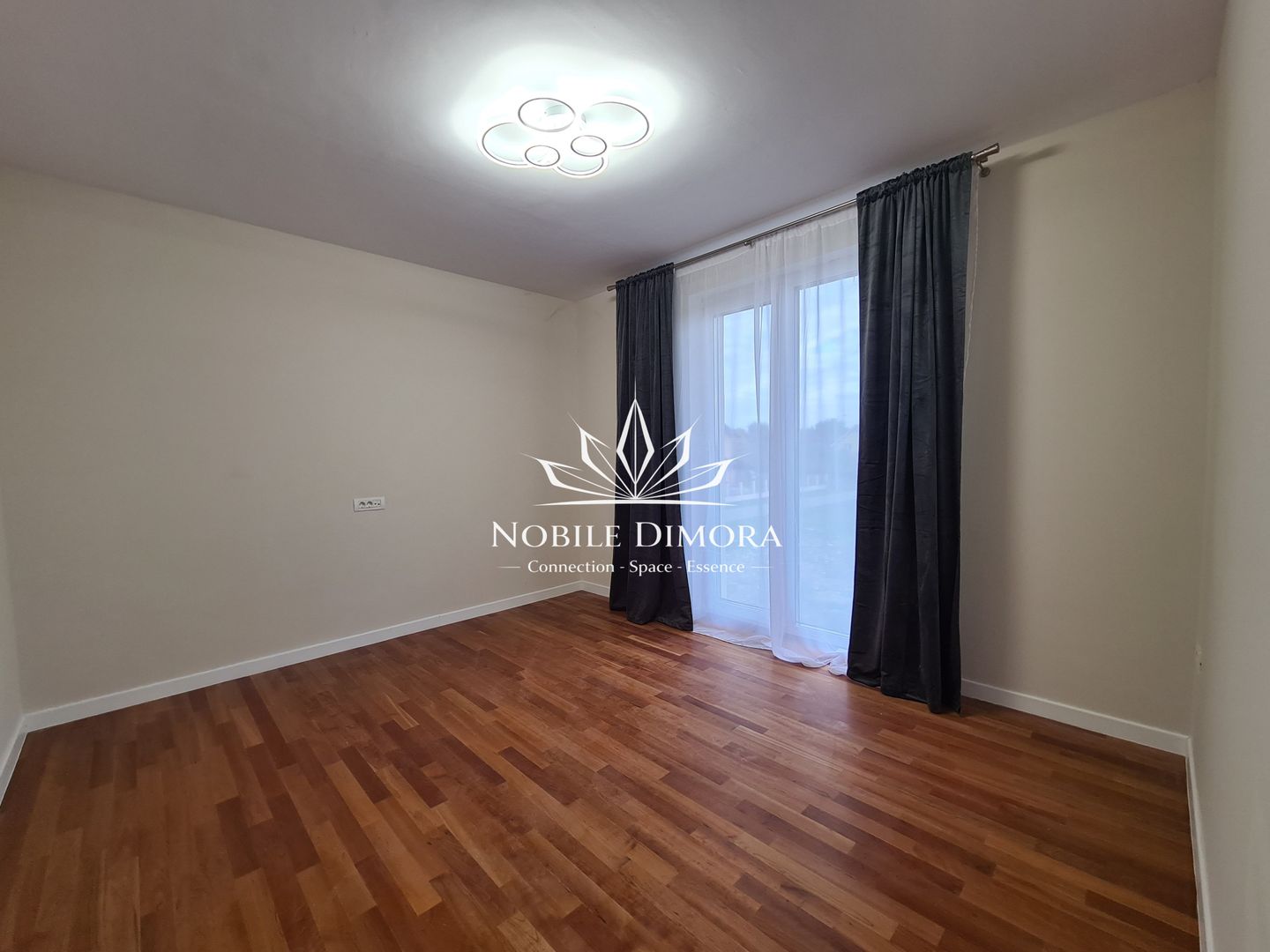 Duplex modern cu 5 camere si 2 bai - curte de 750mp in Ghiroda - Poză 12