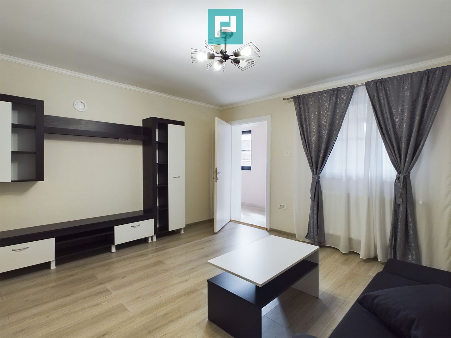 Casă cu 3 camere în Aradul Nou - Poză 1