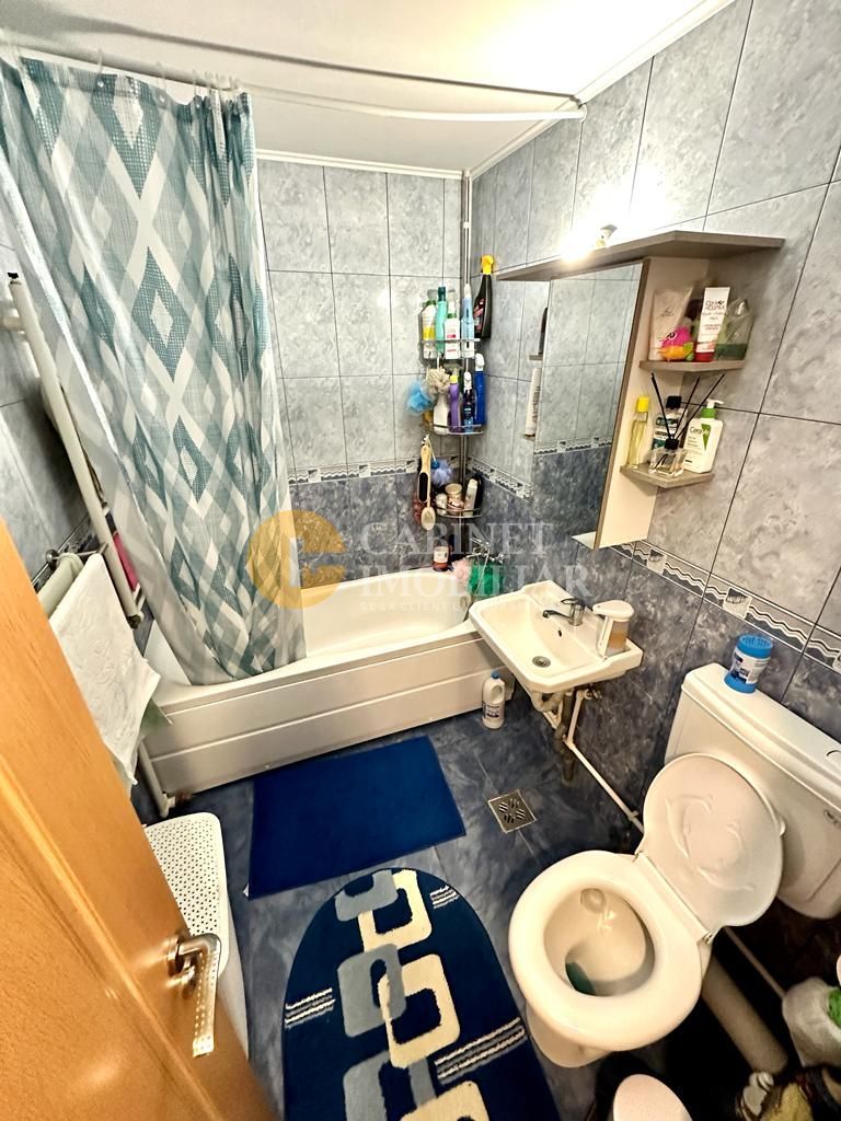 Apartament cu 3 Camere decomandat - Zona Rond Vechi - Bloc 1984 - Poză 7