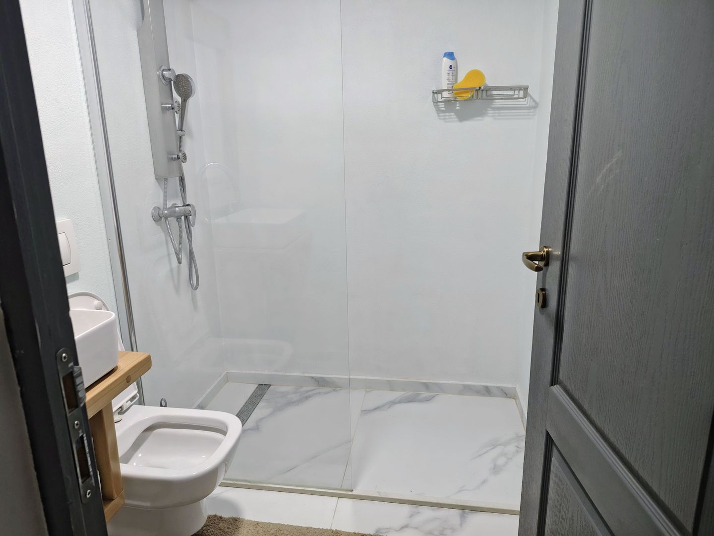 Chirie: apartament ultracentral, 3 camere 450 E neg. Comision 50% - Poză 7