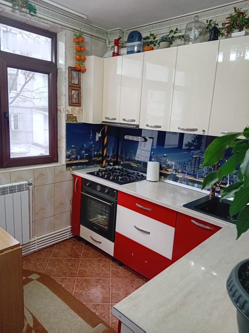 Garsonieră etaj 1, zonă Mall – mobilată și utilată, 28 mp - Poză 3