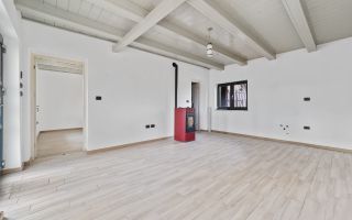 Căsuță renovată modern - Poză 2