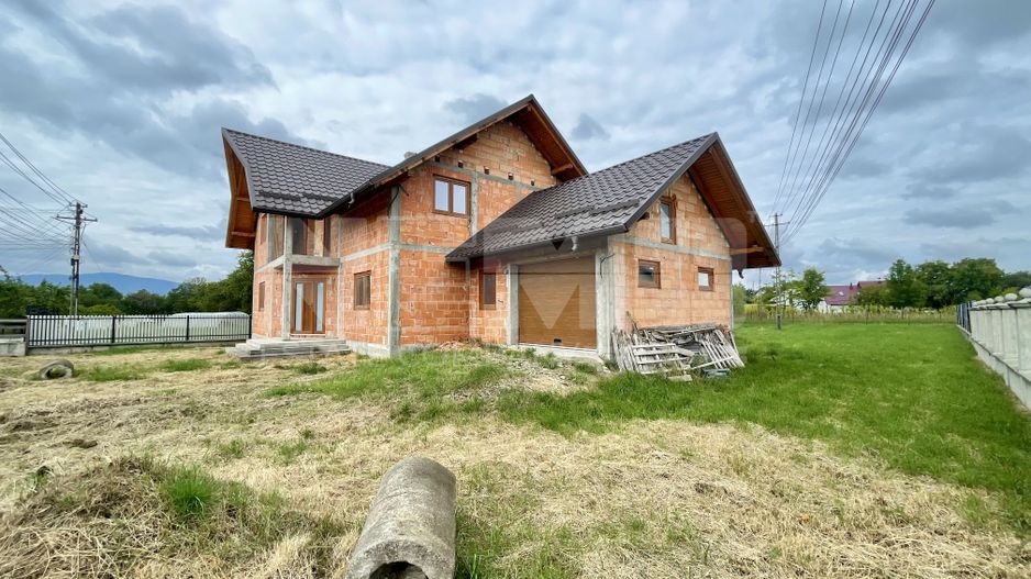 CASA LA ROSU DIN CARAMIDA + GARAJ I 12,5 ARI I VICOV DE SUS I - Poză 1