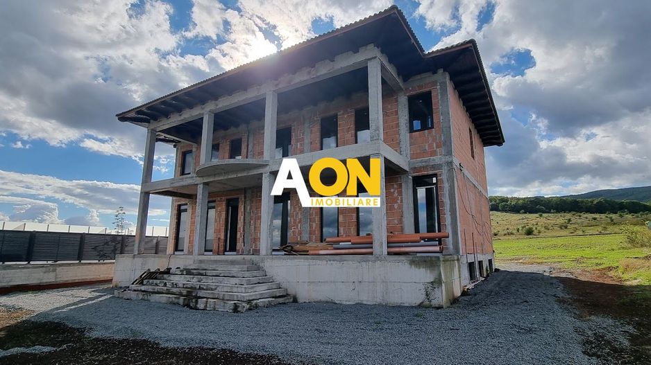 Vila la rosu, zona Schit - Poză 1