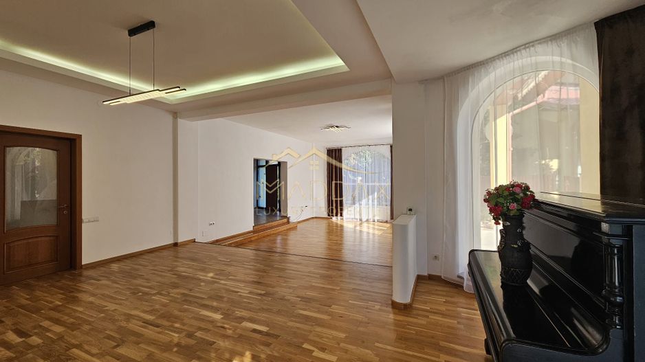Vila Individuala 7 camere*Piscina*Teren 1000 mp / 8 parcari// Erou Iancu Nicolae - Poză 6