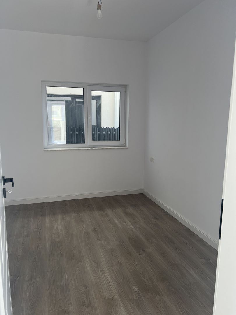 Jumătate de duplex premium, 120 mp utili, teren 256 mp, garaj și 3 dor - Poză 5