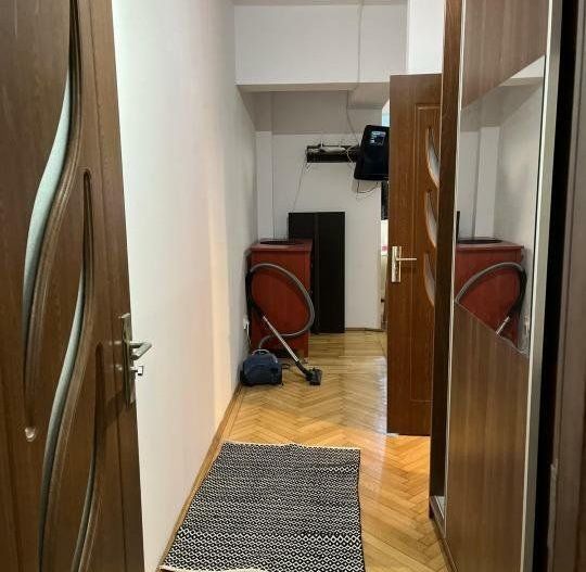 Apartament 2 camere ultracentral, mobilati utilat,et.1 ,47mp utili,vedere spate. - Poză 6