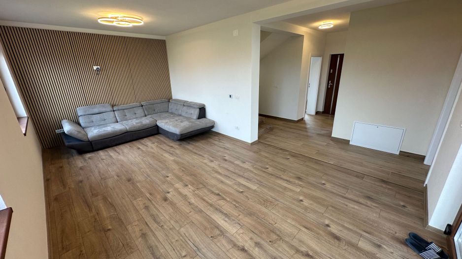 Duplex cu camera pe parter - Poză 1