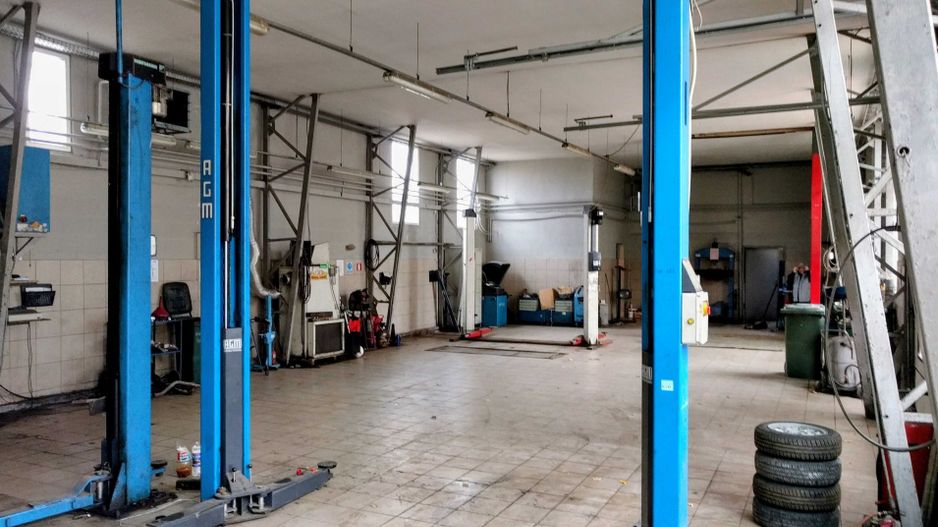 Vanzare imobil +teren. Service auto showroom Luica - Poză 7