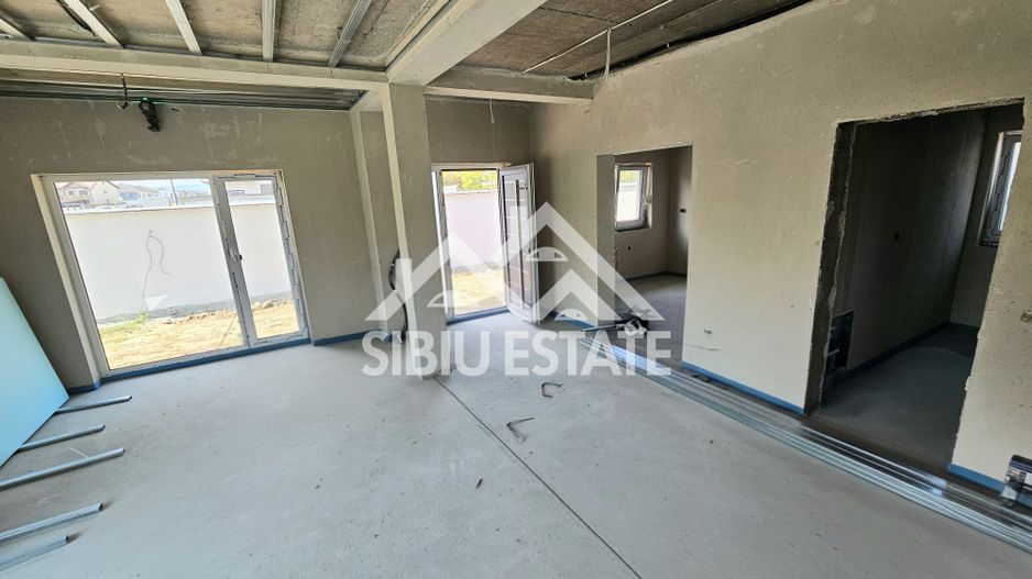 Casa noua 4 camere Selimbar central - Poză 11