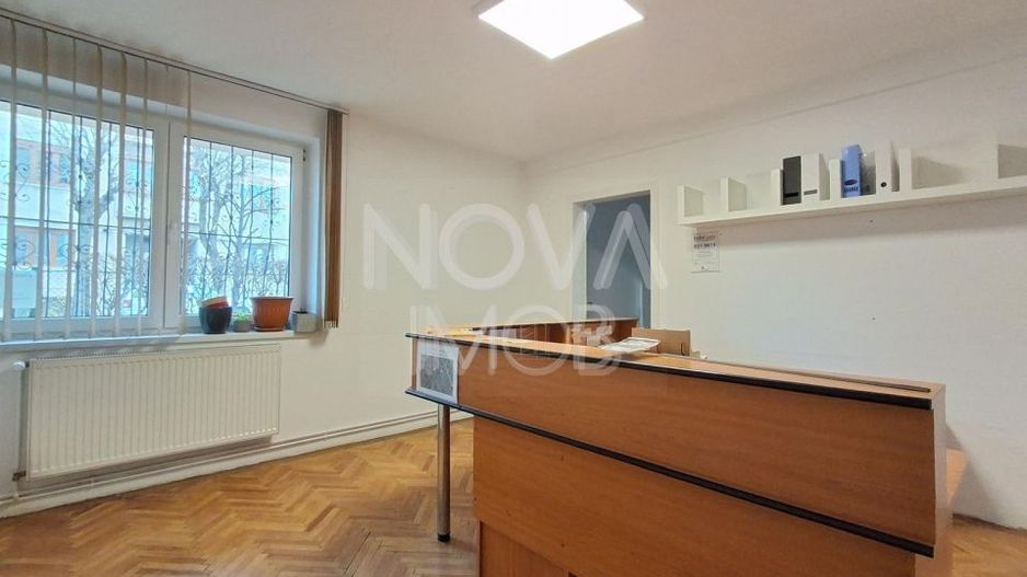 Apartament 4 camere de vanzare, Central - Poză 2