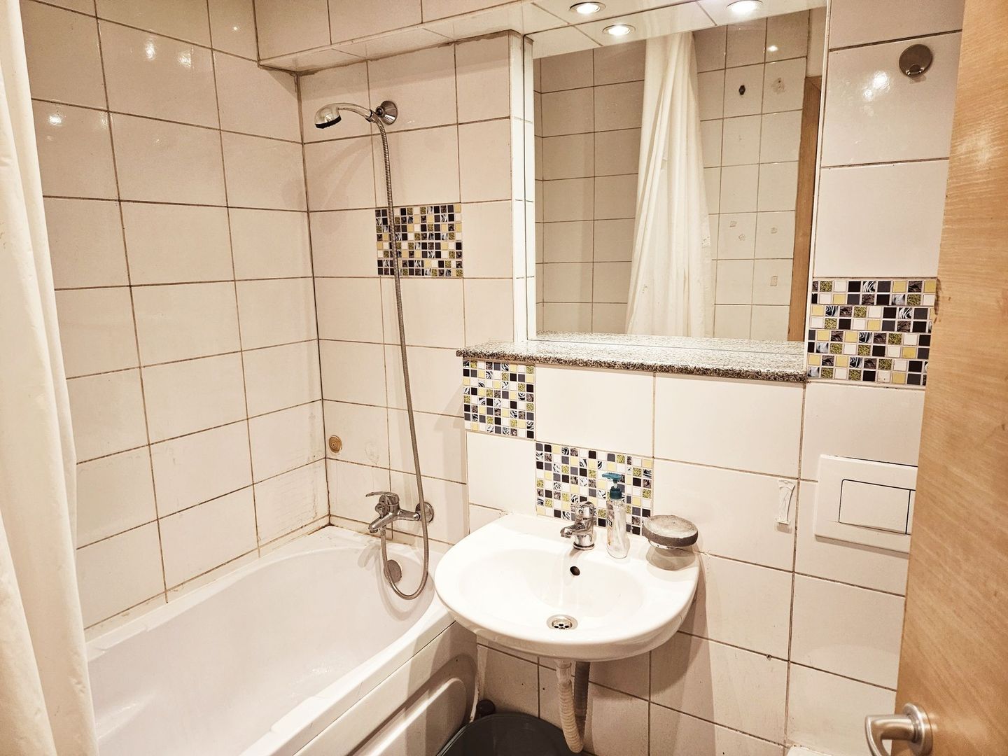 Garsonieră 50mp , 2 camere, New Town Residence–Dristor, preț negociabil - Poză 6