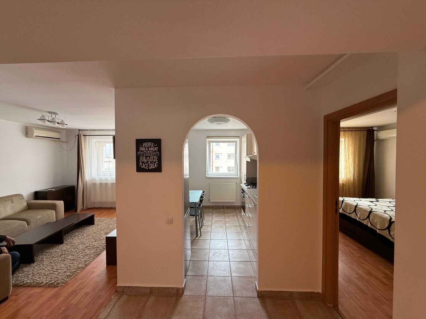 Apartament luminos 2 camere.  Cu Centrala. Complex Confort Park. Delta Vacaresti - Poză 2