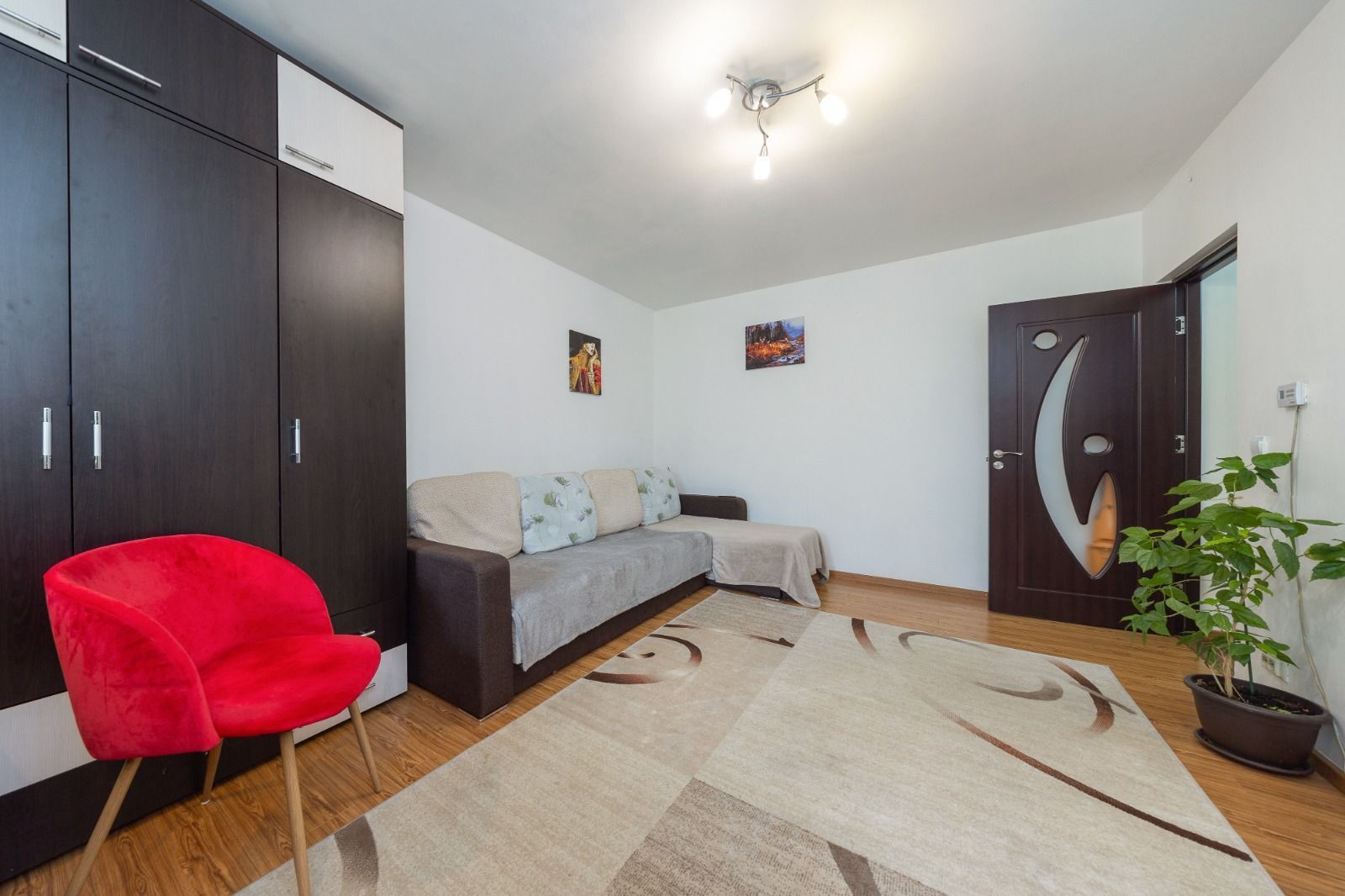 Sacele-Apartament 2 camere+2 locuri de parcare - Poză 1