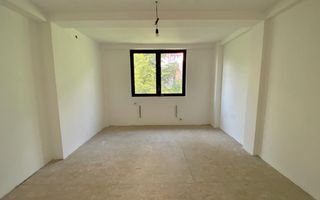 Refugiu Urban cu Eleganță Clasică – Vilă Renovată în Inima Primăverii - Poză 15