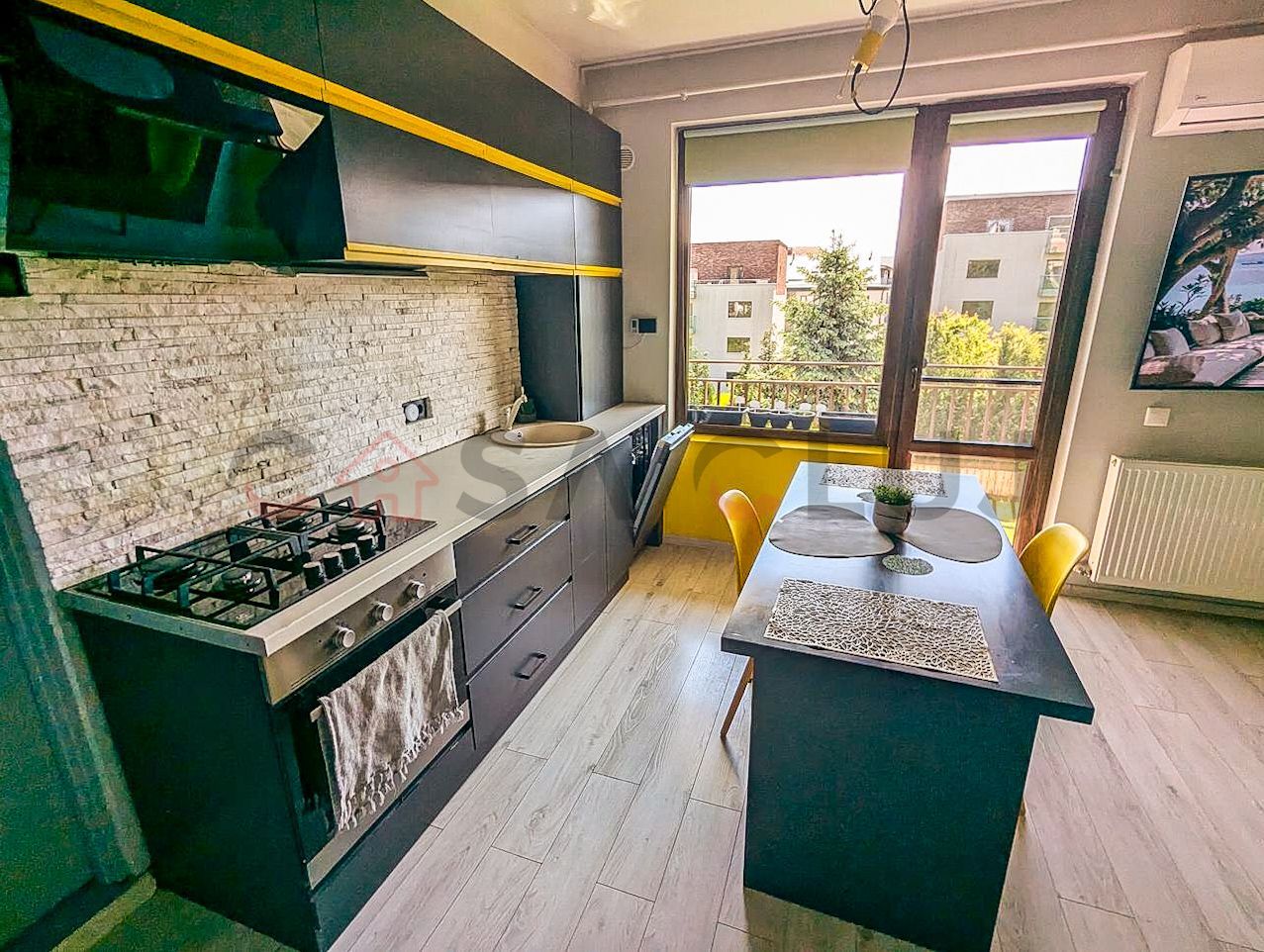 La cheie, cu doua locuri de parcare, ferit de agitatie si aglomeratie - Poză 2