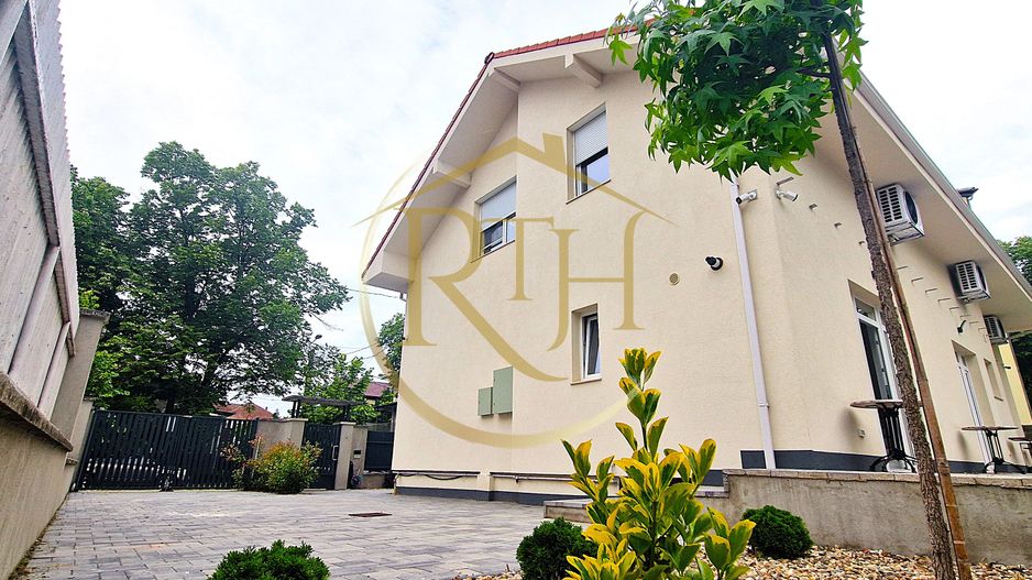 SAD de închiriat într-un triplex modern ideal pentru locuință si activități - Poză 1