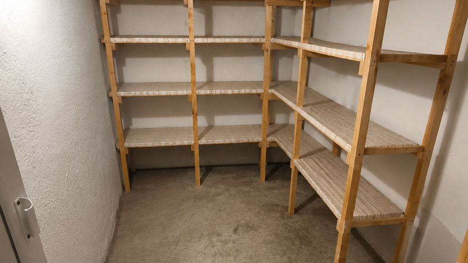 Proprietate cu două locuințe, garaj încălzit, foișor, 600 mp in Ernei - Poză 19